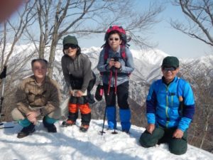 2/8吾妻耶山　後方は谷川連峰