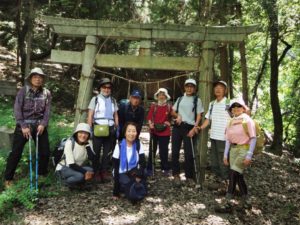 1/9「愛宕神社」鳥居の前で！